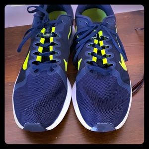 Nike mens Downshifter 8 size 12.